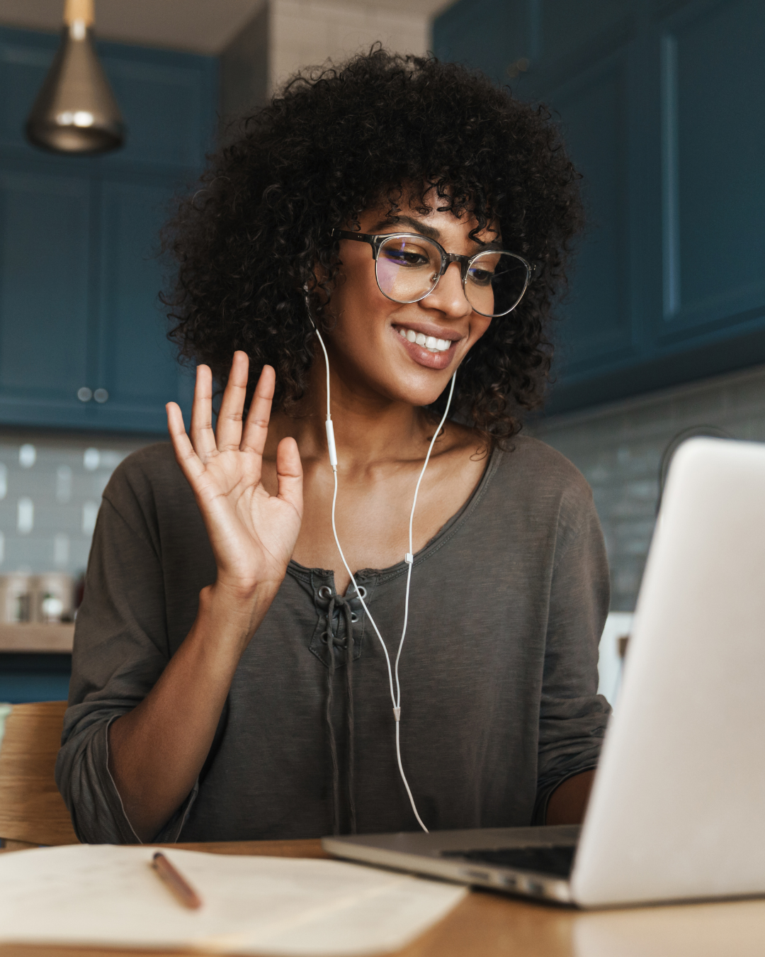 Anthem Blue Cross Blue Shield Therapist in Philadelphia a woman looking for an Anthem Blue Cross Blue Shield Therapist in Philadelphia